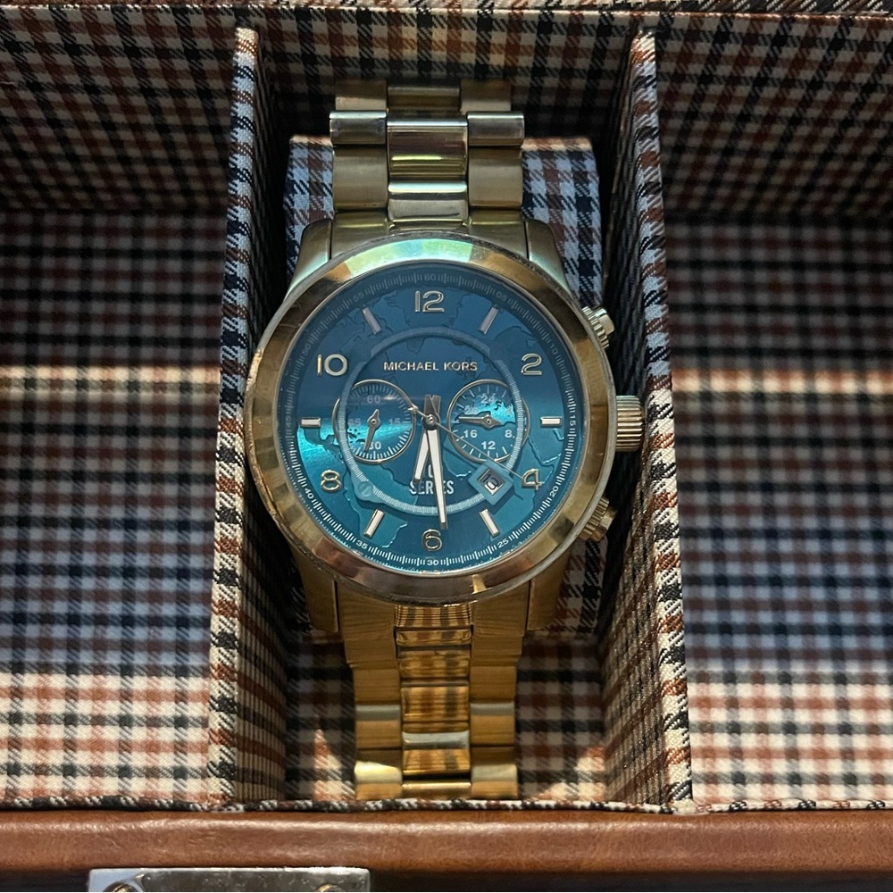 Michael Kors Oversized Watch - Watch Hunger Stop Edition